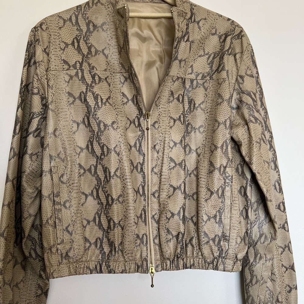 Italian snake skin leather jacket, size large, with belt.  Tan and black.